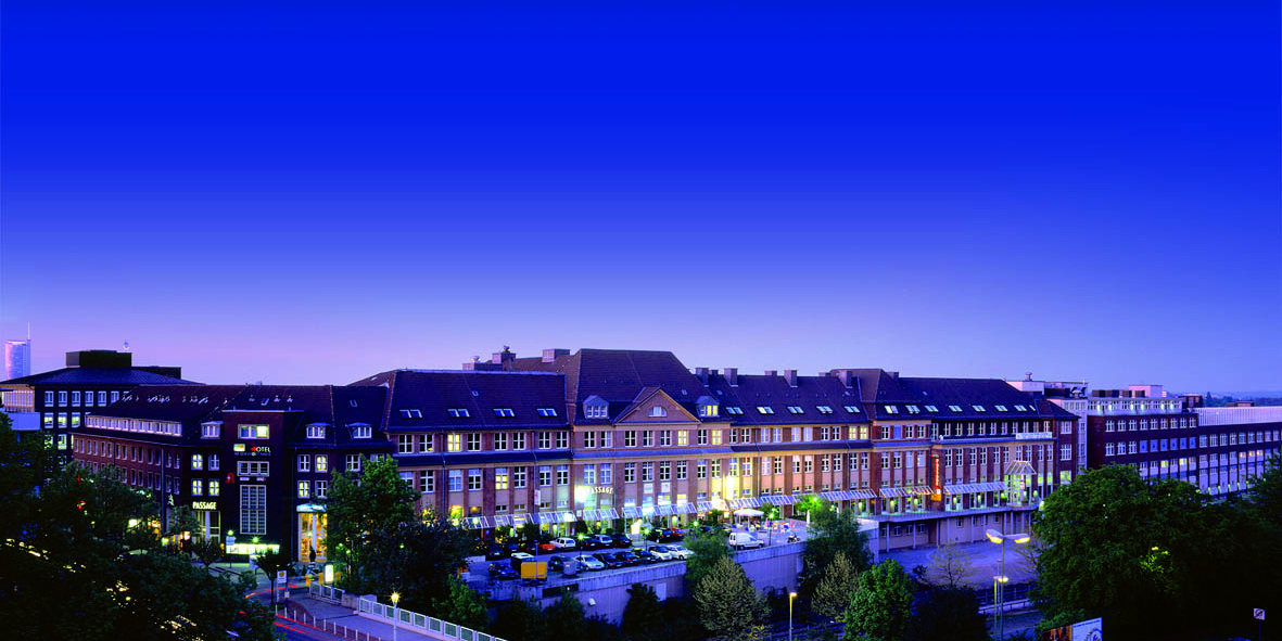 Girardethaus, Ansicht bei Nacht von Süden